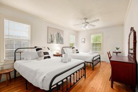 1406 Summit Street Austin TX 78741