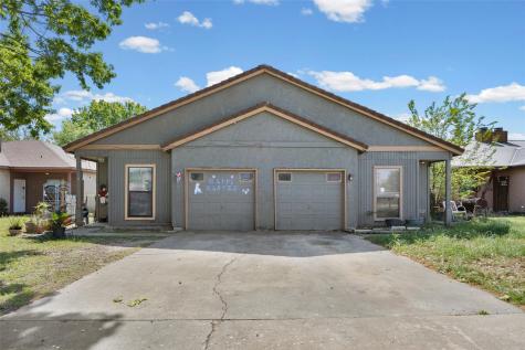 911 Crockett Street Lockhart TX 78644