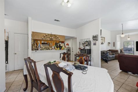 911 Crockett Street Lockhart TX 78644
