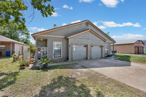 911 Crockett Street Lockhart TX 78644