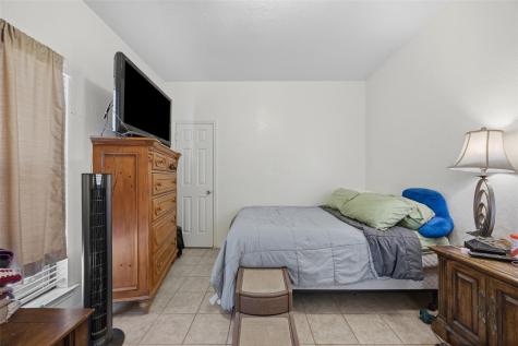 911 Crockett Street Lockhart TX 78644