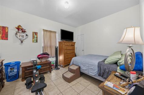 911 Crockett Street Lockhart TX 78644