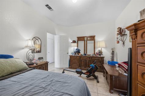 911 Crockett Street Lockhart TX 78644