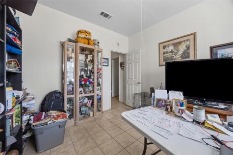 911 Crockett Street Lockhart TX 78644