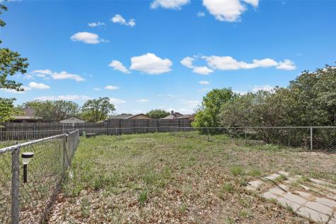 911 Crockett Street Lockhart TX 78644