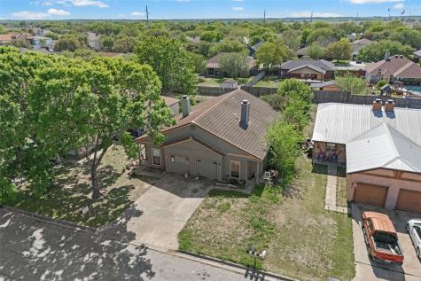 911 Crockett Street Lockhart TX 78644