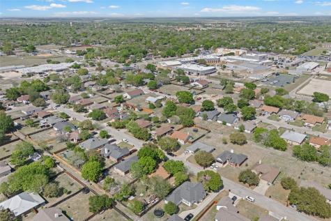 911 Crockett Street Lockhart TX 78644