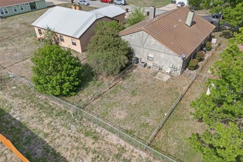 911 Crockett Street Lockhart TX 78644