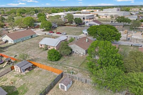 911 Crockett Street Lockhart TX 78644