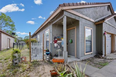 911 Crockett Street Lockhart TX 78644