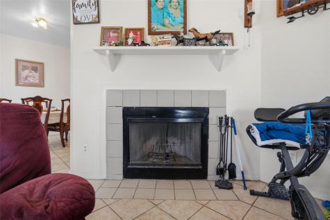 911 Crockett Street Lockhart TX 78644