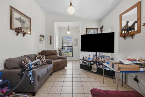 911 Crockett Street Lockhart TX 78644
