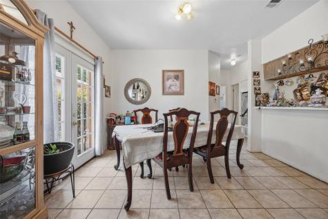 911 Crockett Street Lockhart TX 78644