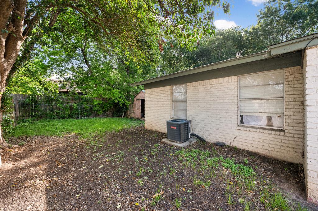 902 Glazier Circle Austin TX 78753