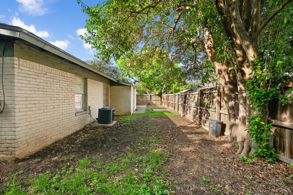 902 Glazier Circle Austin TX 78753