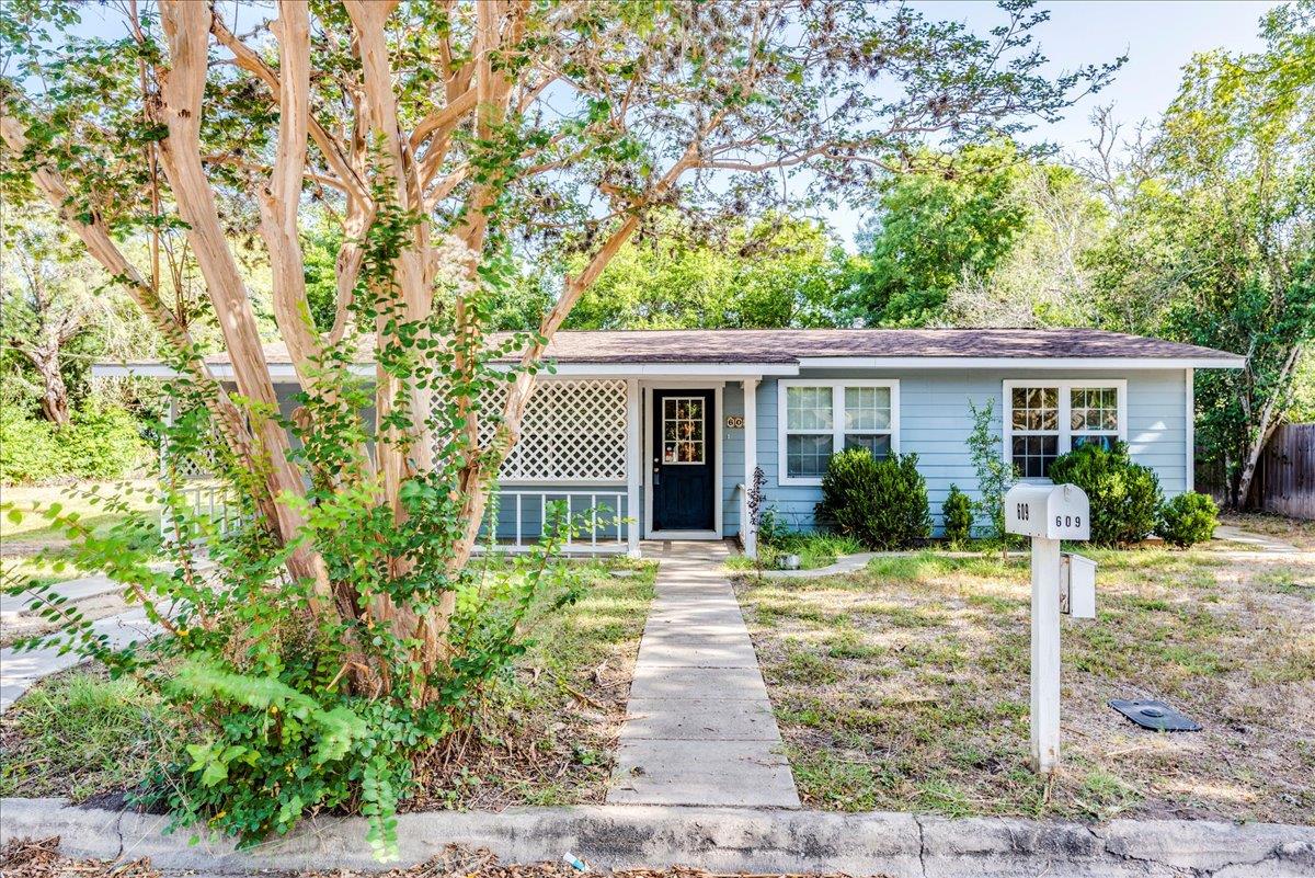609 Cottonwod Street Lockhart TX 78644