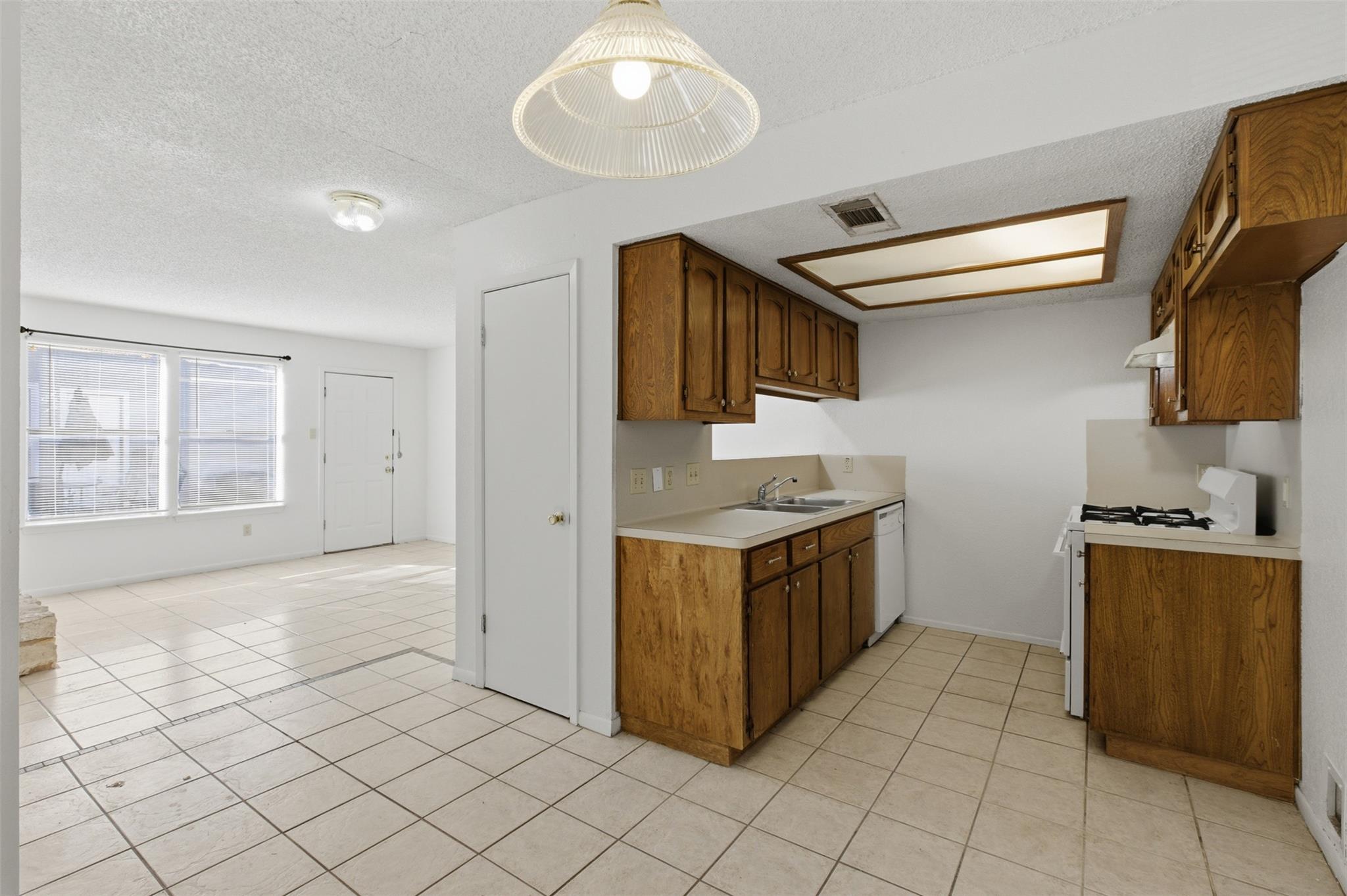 2711 Sunny Lane Taylor TX 76574