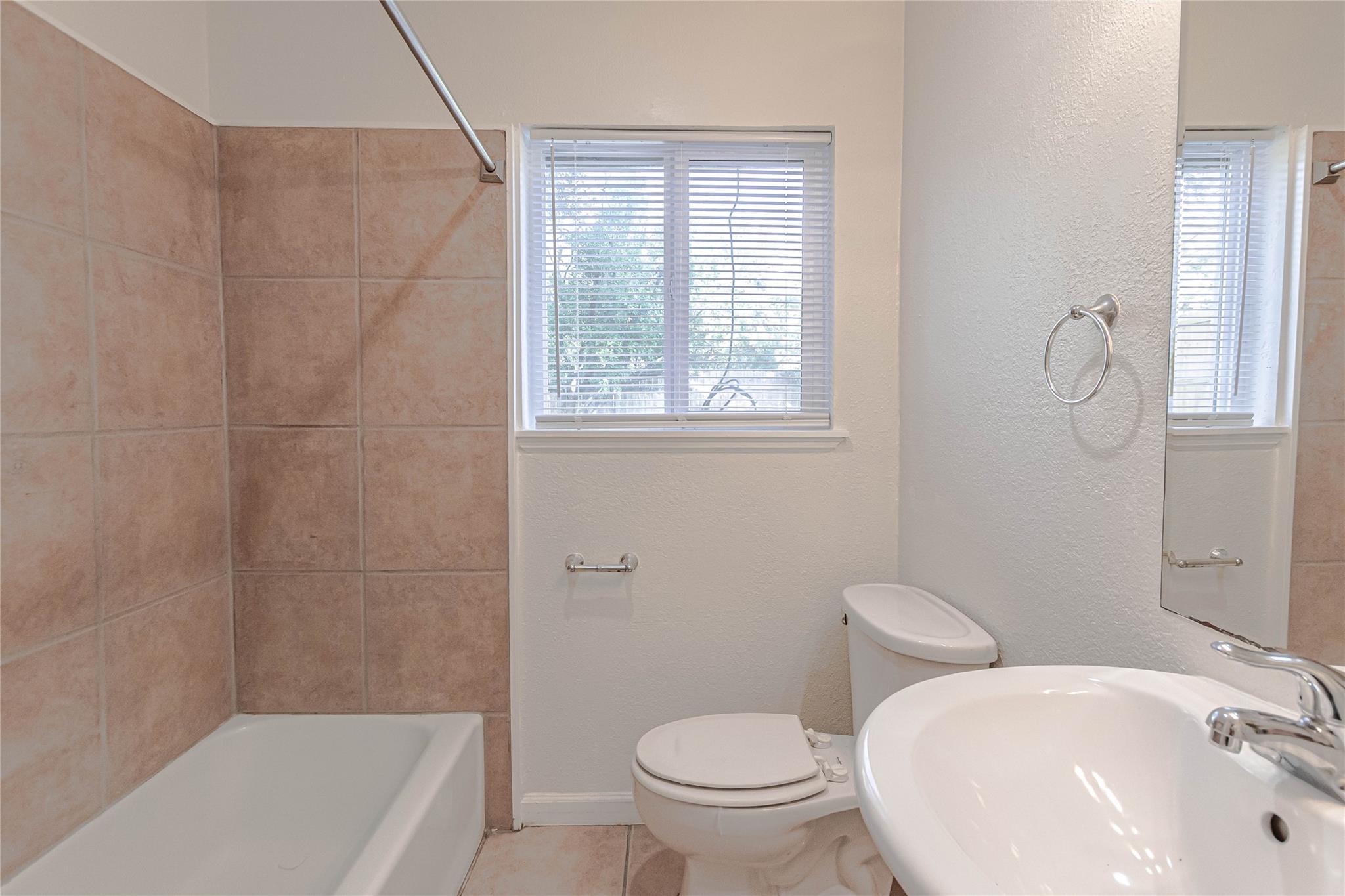 2005 Matthews Lane Austin TX 78745