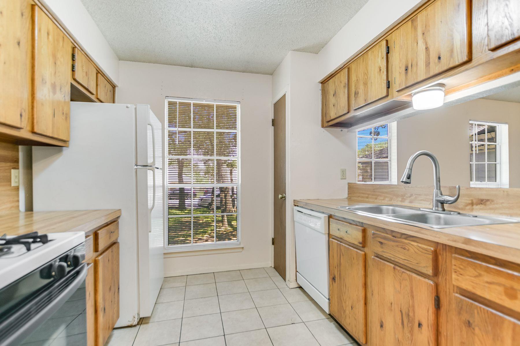 11948 Sunhillow Bend Austin TX 78758