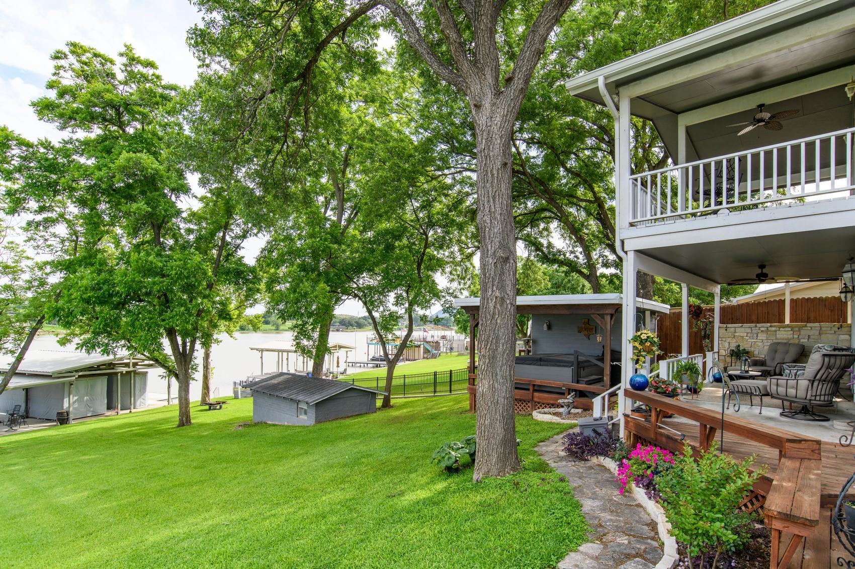 1912 Bluebonnet Lane Kingsland TX 78639