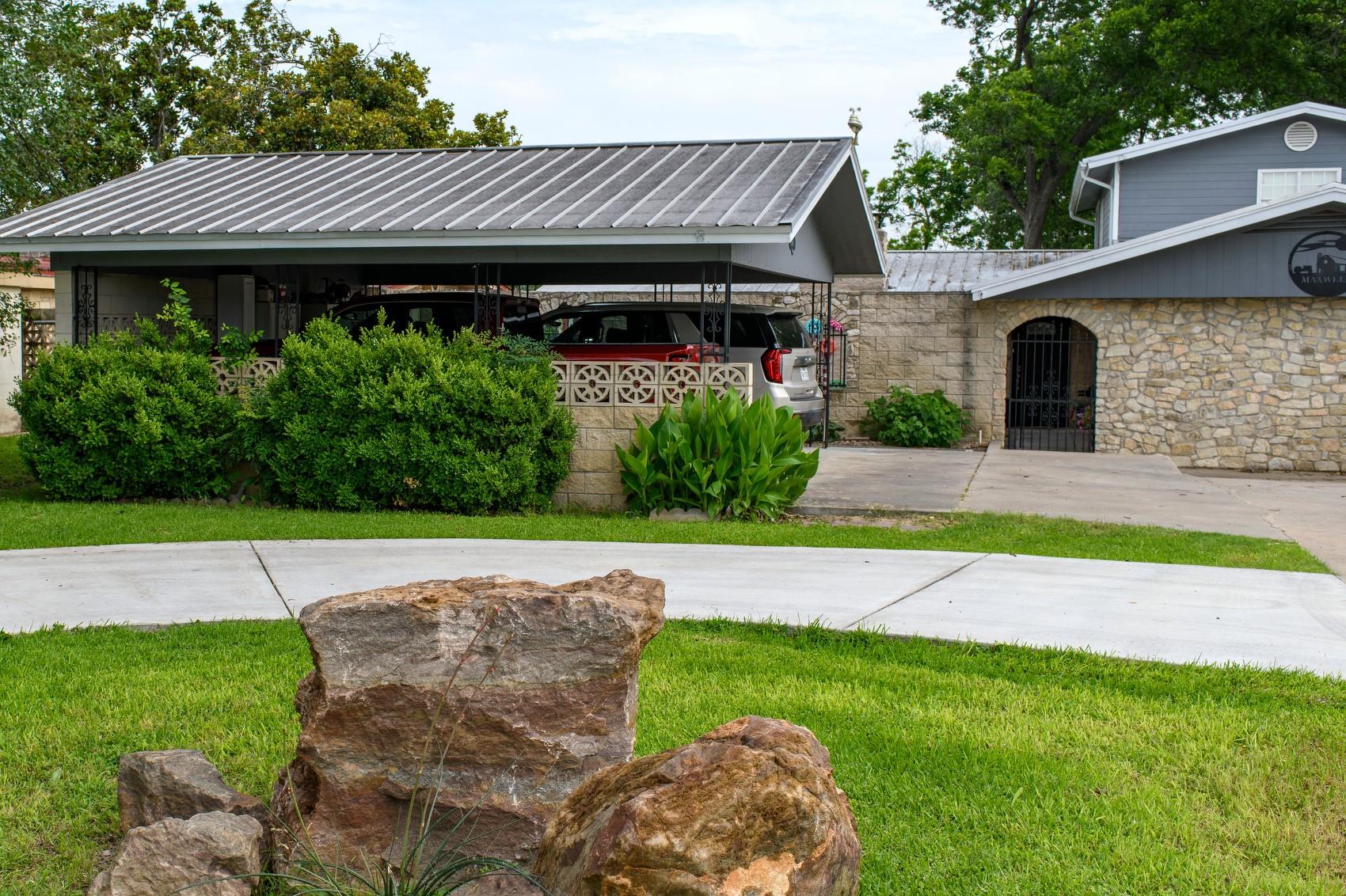 1912 Bluebonnet Lane Kingsland TX 78639