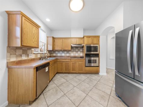 202 Holmstrom Street Hutto TX 78634