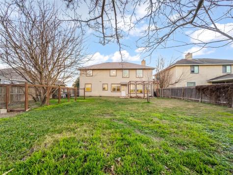 202 Holmstrom Street Hutto TX 78634