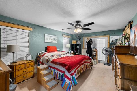 7393 N State Highway 80 Nixon TX 78140