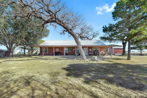 7393 N State Highway 80 Nixon TX 78140