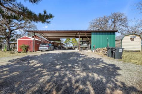 7393 N State Highway 80 Nixon TX 78140