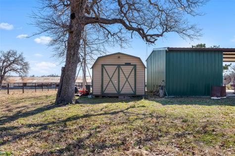 7393 N State Highway 80 Nixon TX 78140