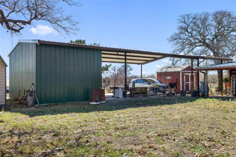 7393 N State Highway 80 Nixon TX 78140