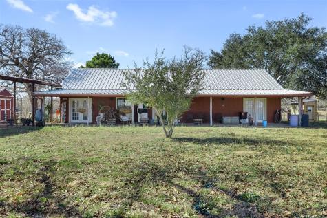 7393 N State Highway 80 Nixon TX 78140