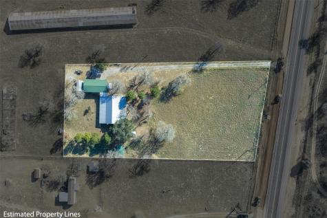 7393 N State Highway 80 Nixon TX 78140