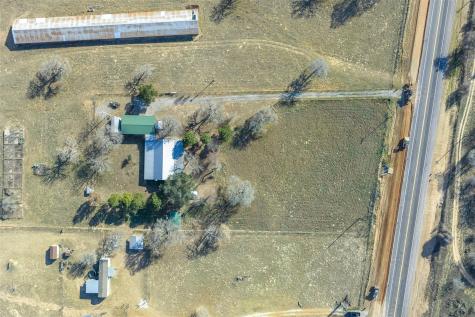 7393 N State Highway 80 Nixon TX 78140