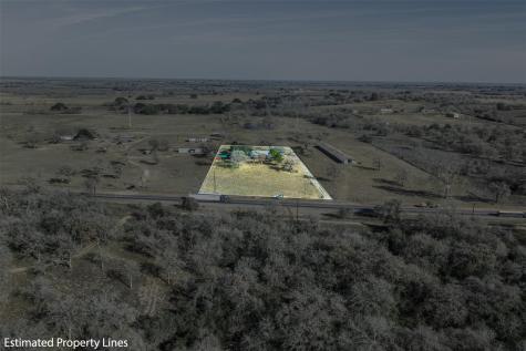 7393 N State Highway 80 Nixon TX 78140
