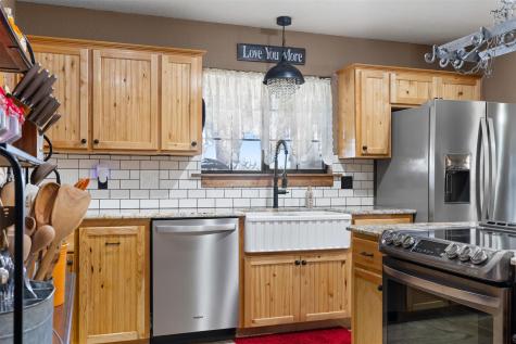 7393 N State Highway 80 Nixon TX 78140
