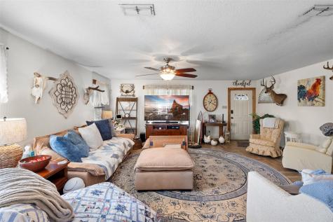 7393 N State Highway 80 Nixon TX 78140