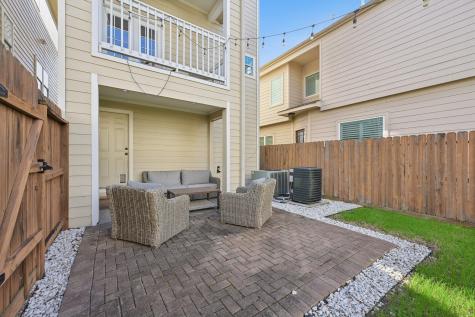 5736 Petty Street Houston TX 77007