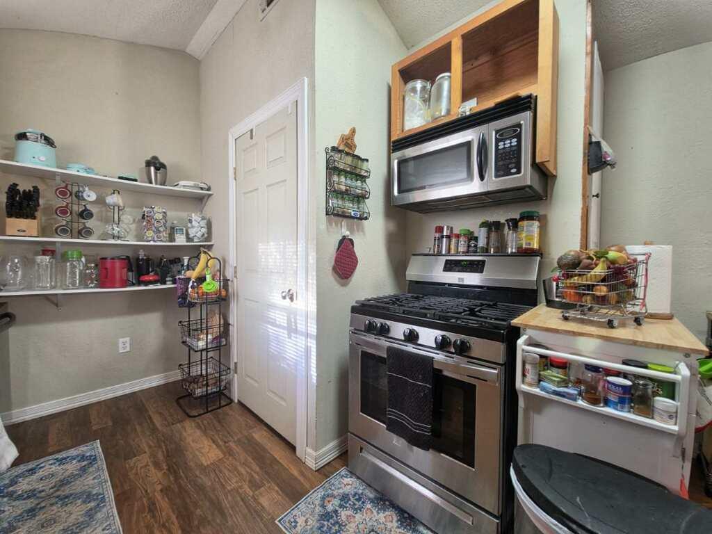 911 Brazos Street Lockhart TX 78644
