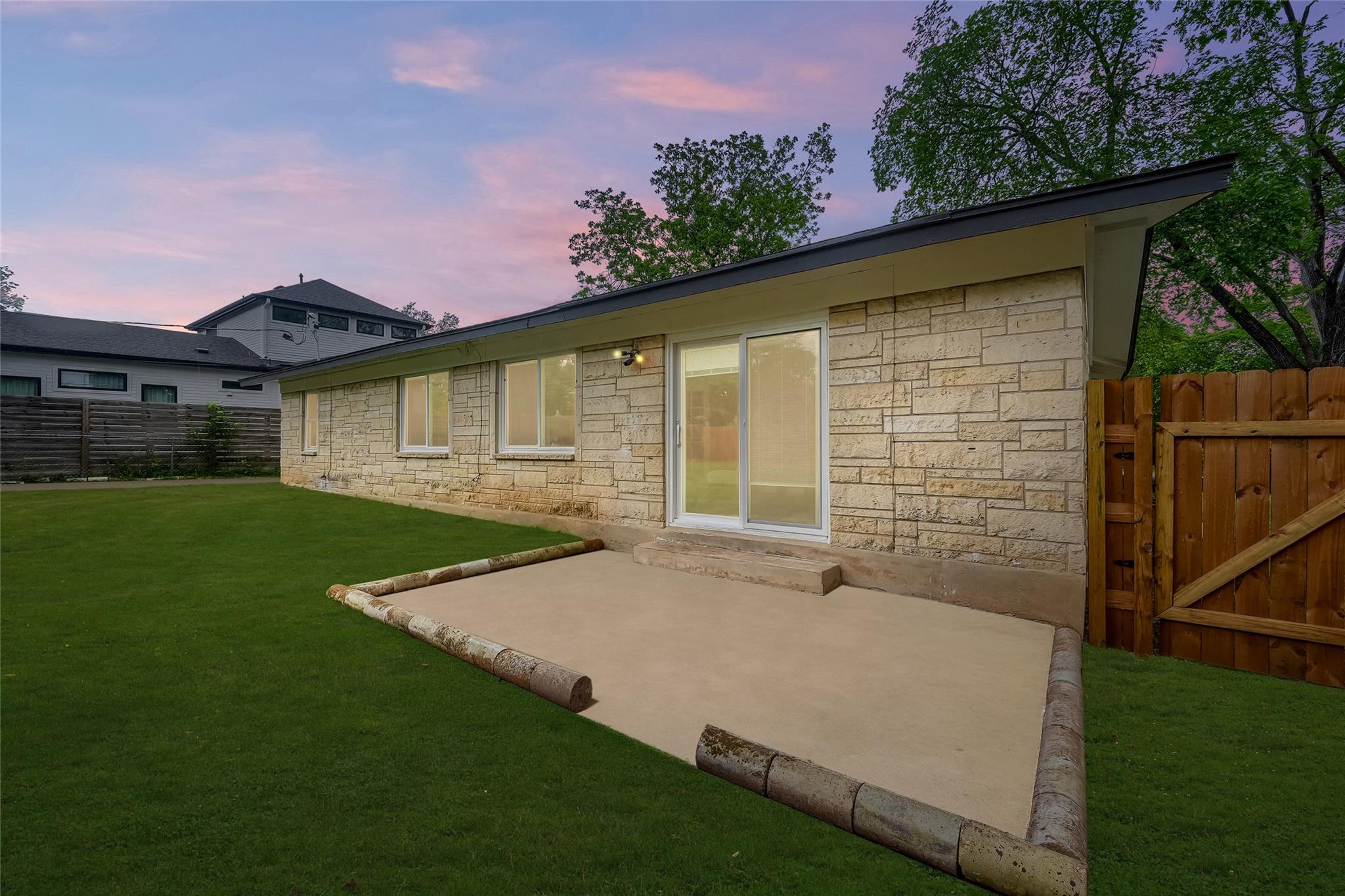 5907 Eureka Drive Austin TX 78745