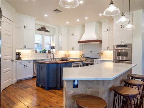 14 Autumn Oaks Drive The Hills TX 78738