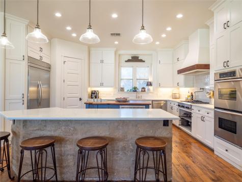 14 Autumn Oaks Drive The Hills TX 78738