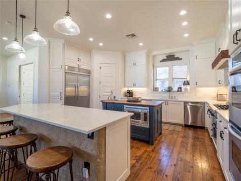14 Autumn Oaks Drive The Hills TX 78738