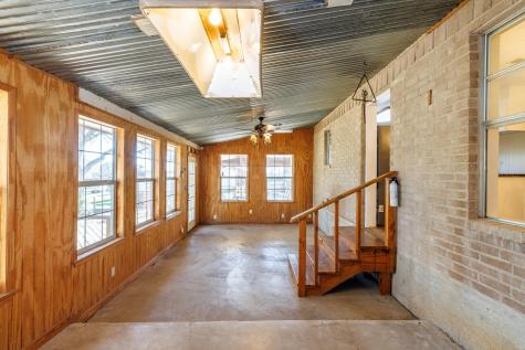 21 N Cr 235 Gonzales TX 78629