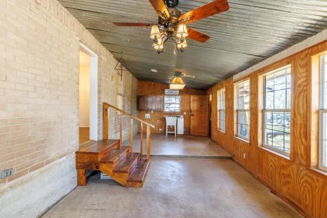 21 N Cr 235 Gonzales TX 78629