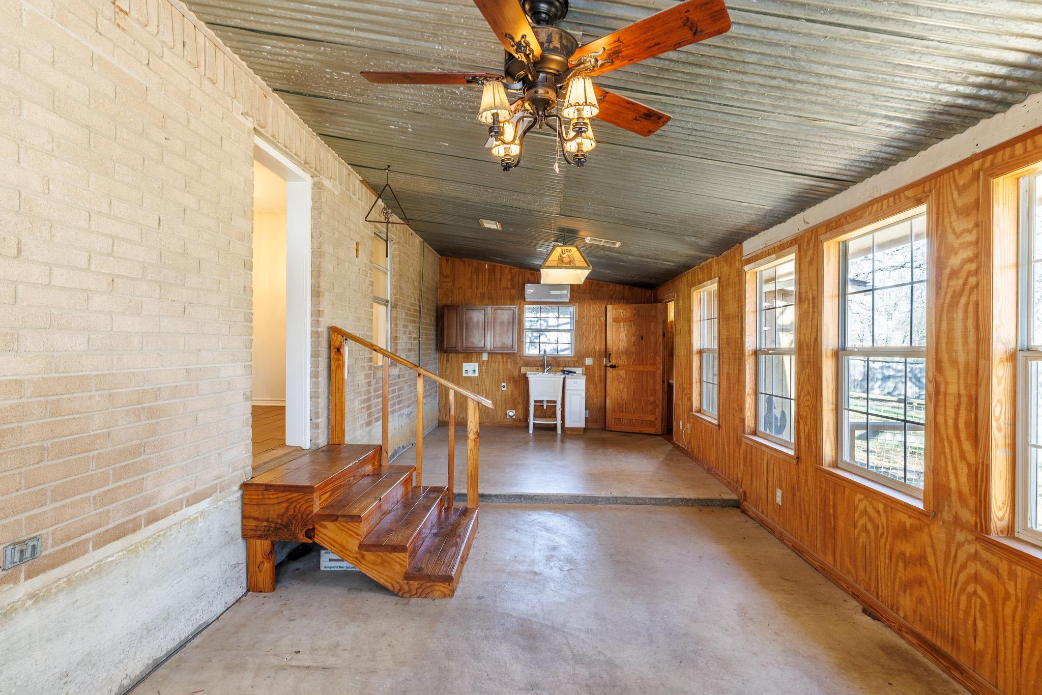 21 N Cr 235 Gonzales TX 78629