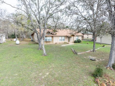 21 N Cr 235 Gonzales TX 78629