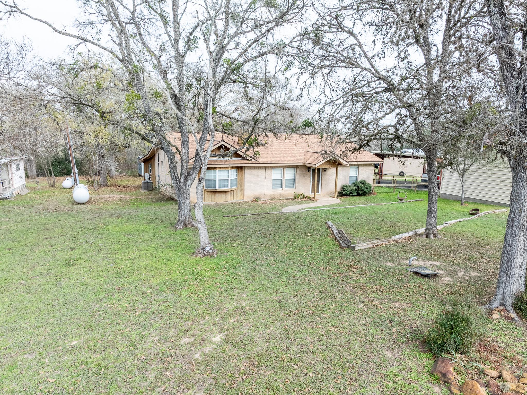21 N Cr 235 Gonzales TX 78629