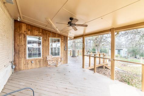 21 N Cr 235 Gonzales TX 78629